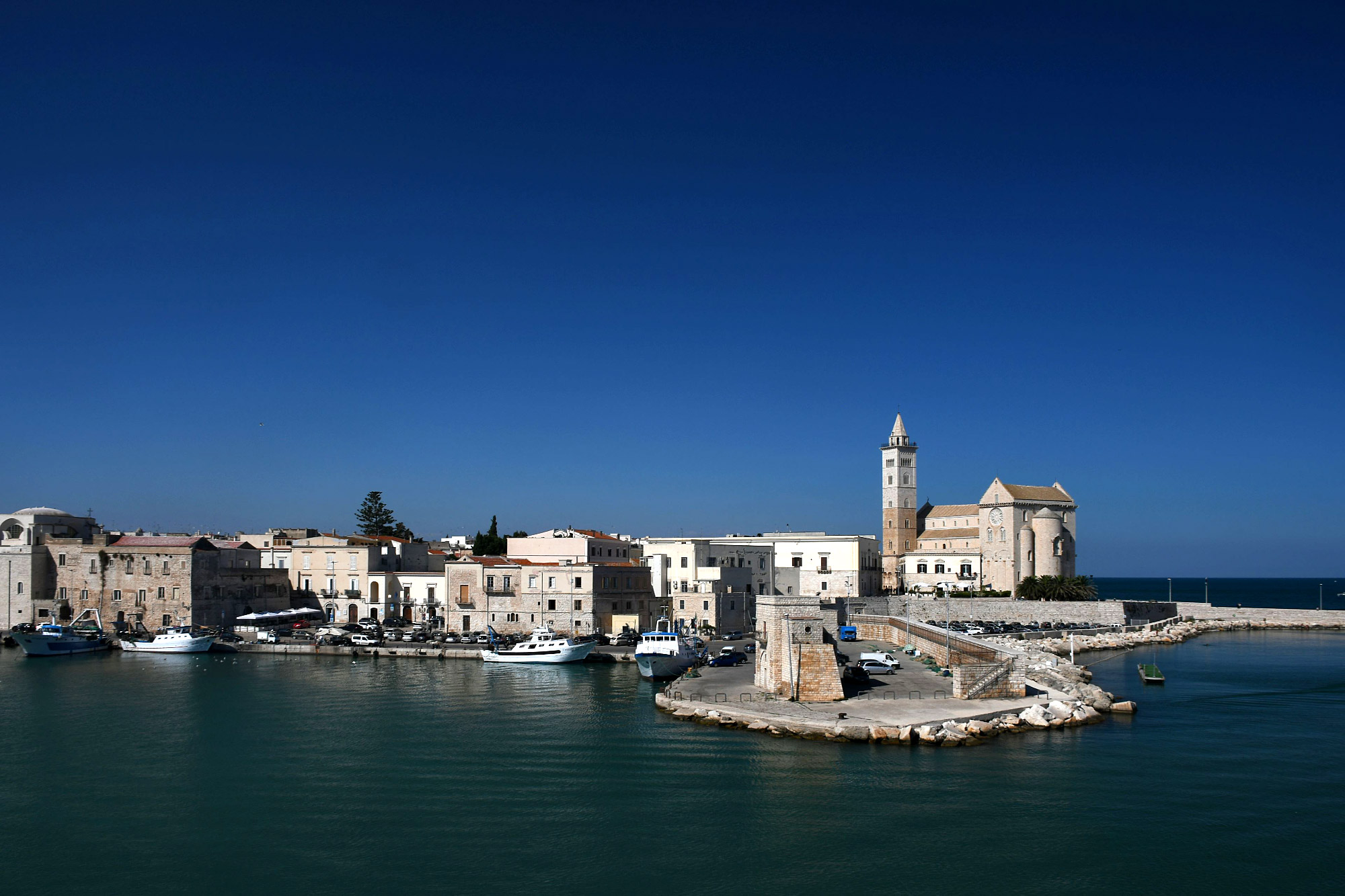 Trani (Photo license: CC BY 2.0)